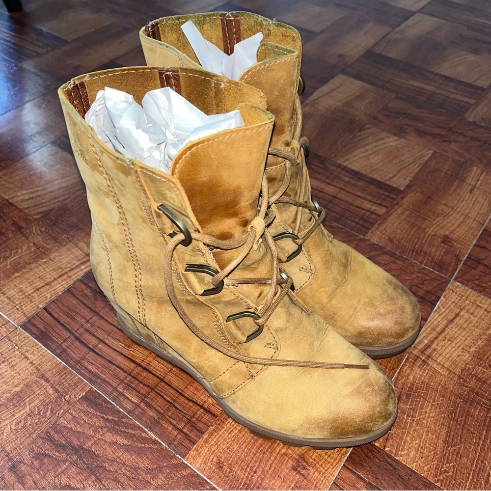 Sorel Women's Joan of Arctic Lace Up Wedge II Boots Carmel Brown Size US 9.5